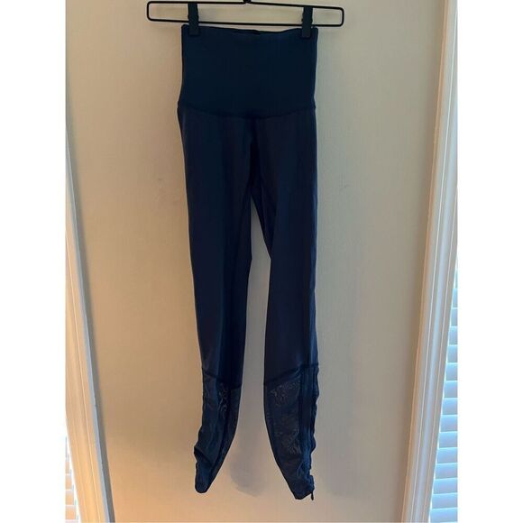 Lululemon Sweaty Endeavor Tights Mesh Inkwell Size 2 - Picture 1 of 6